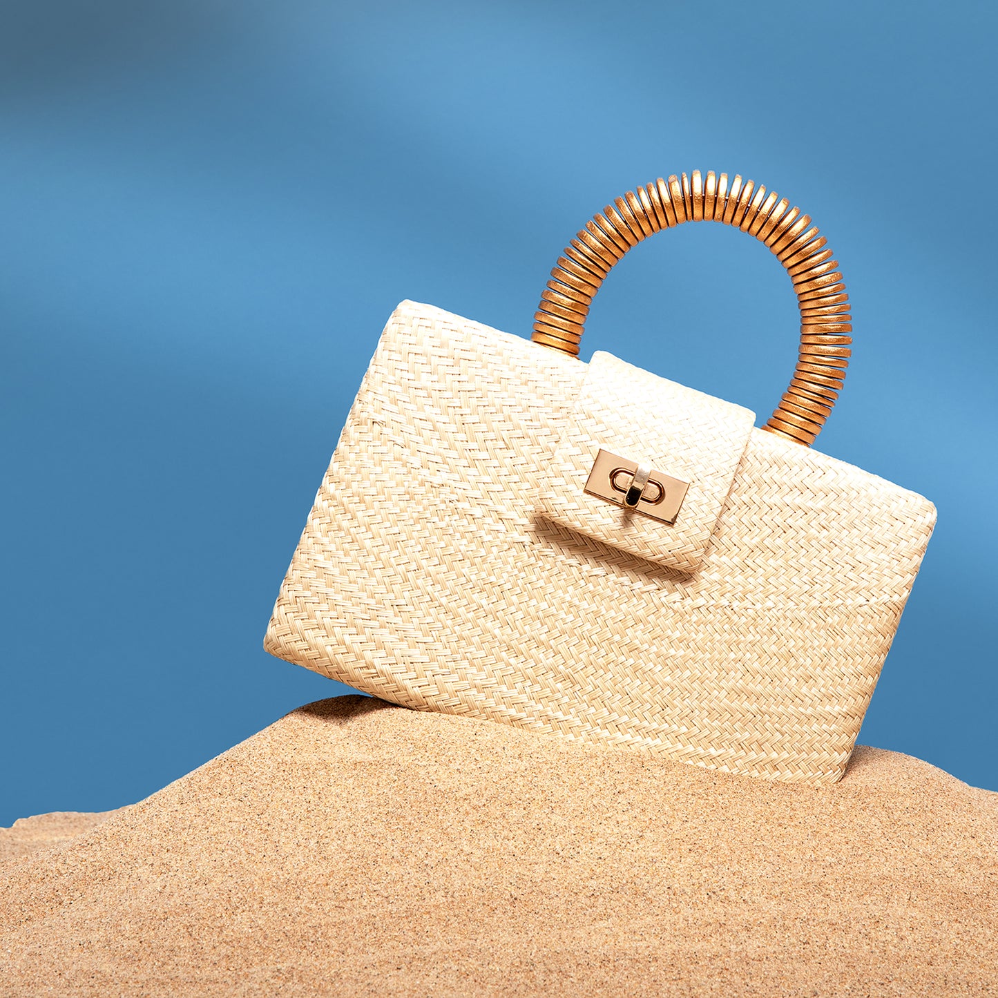 THE GRACIE Cream Woven Straw Clutch Bag