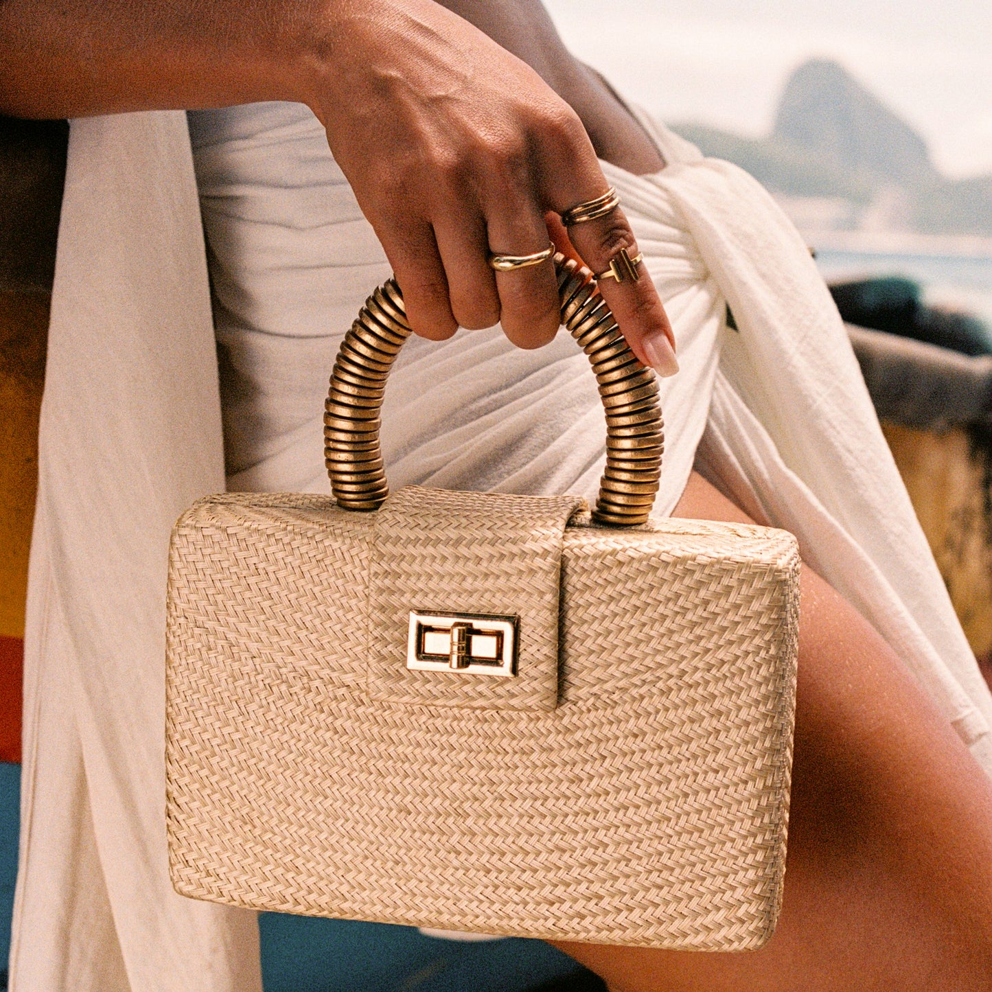 THE GRACIE Cream Woven Straw Clutch Bag